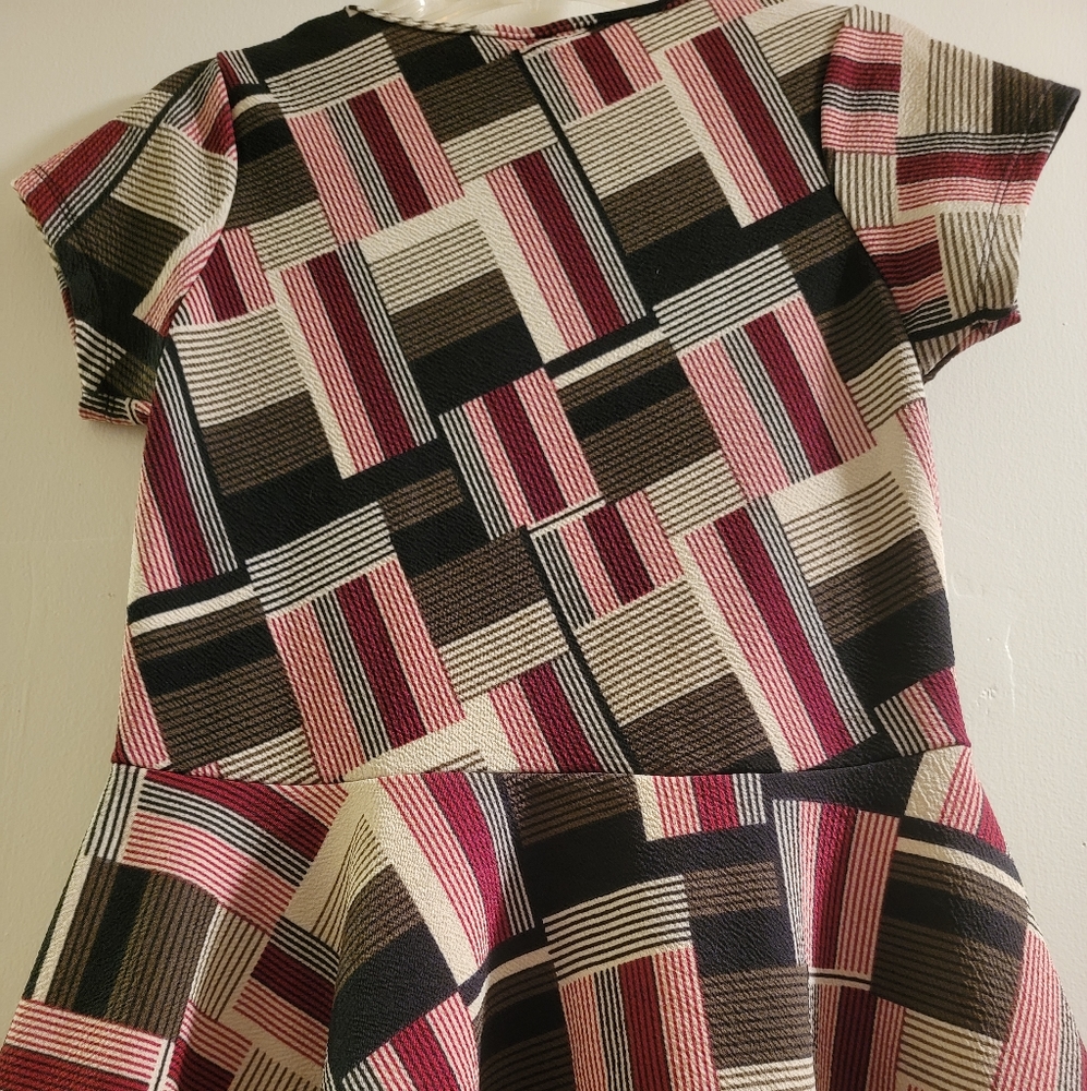 Funky Geometric Pattern Top - Picture 2 of 5